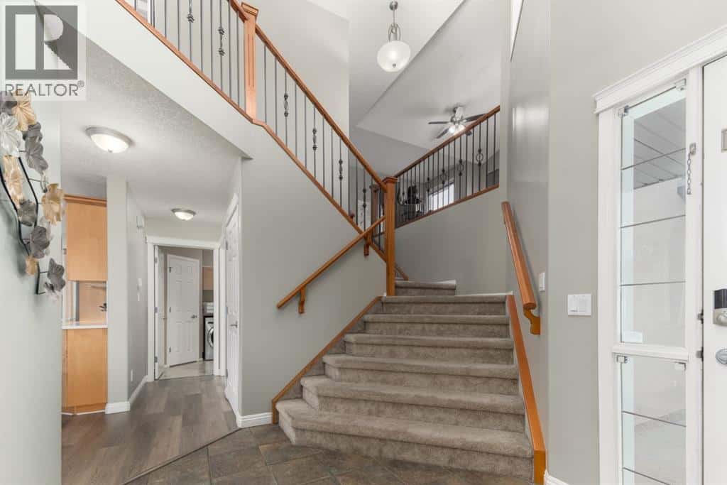 38 Simcoe Crescent SW — Calgary, Alberta - Photo 5 of 50