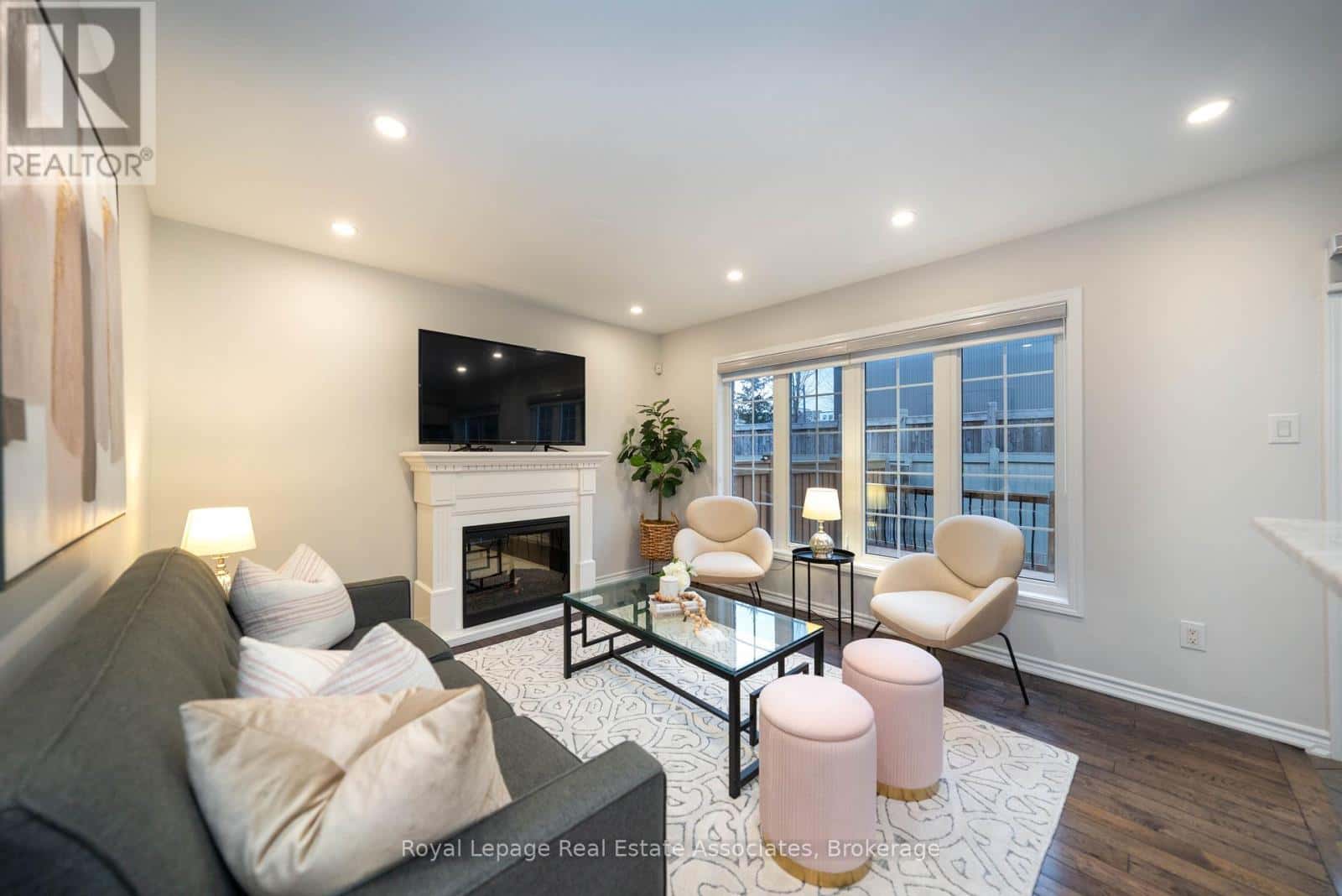 303 CHUCHMACH CLOSE — Milton (WI Willmott), Ontario - Photo 4 of 17