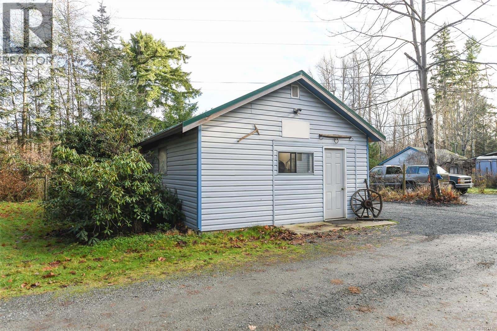 2795 Macaulay Rd — Black Creek, British Columbia - Photo 5 of 45