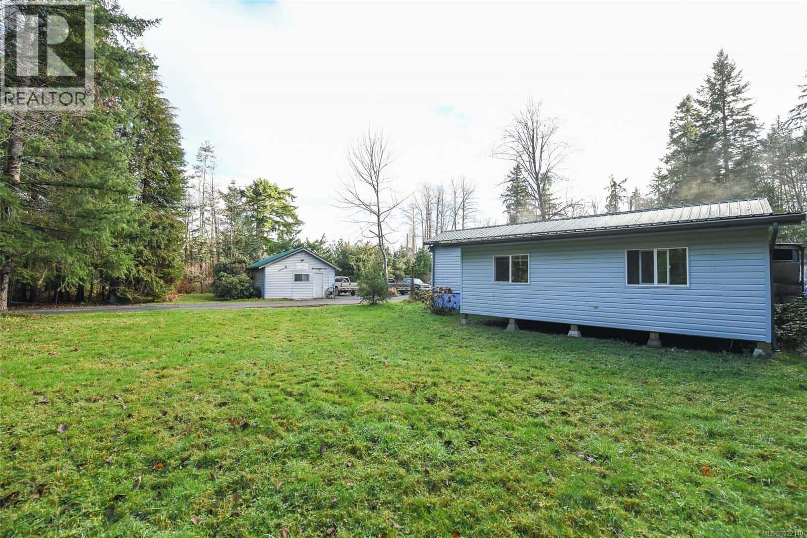 2795 Macaulay Rd — Black Creek, British Columbia - Photo 2 of 45