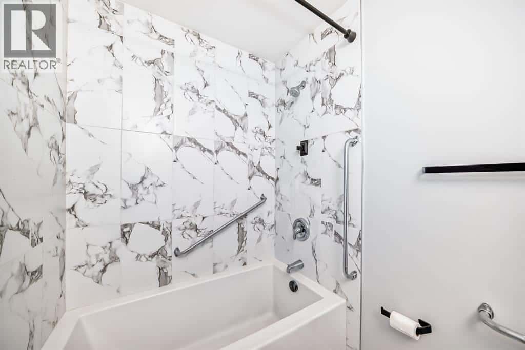 201, 2702 17 Avenue SW — Calgary, Alberta - Photo 4 of 24