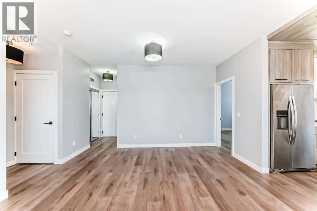 201, 2702 17 Avenue SW — Calgary, Alberta - Photo 2 of 24