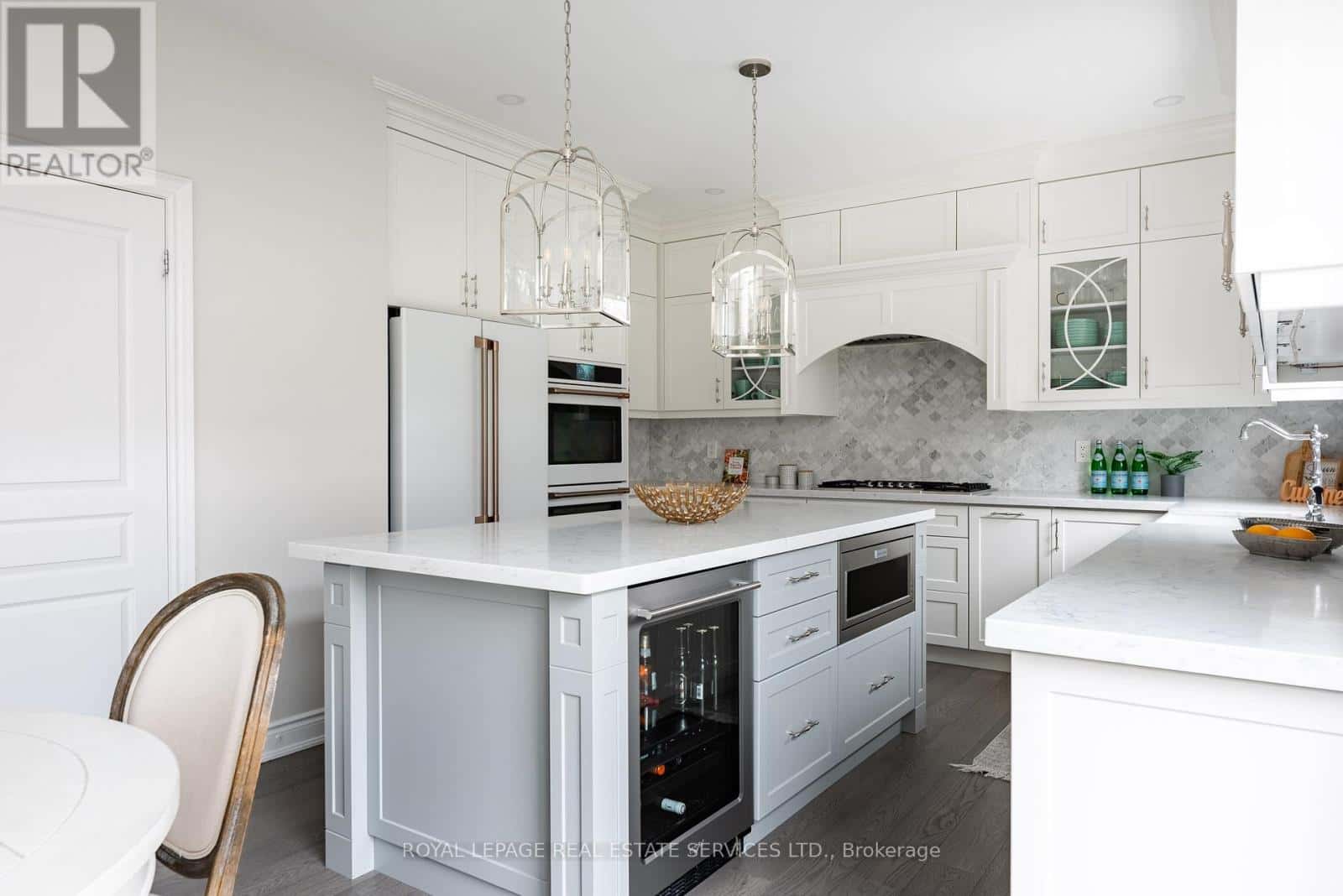 3310 TIMELESS DRIVE — Oakville (BR Bronte), Ontario - Photo 2 of 50