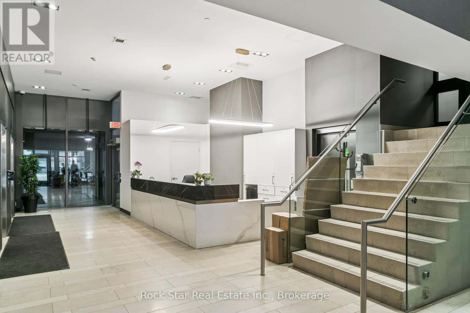 227 - 1940 IRONSTONE DRIVE — Burlington (Uptown), Ontario - Photo 2 of 40