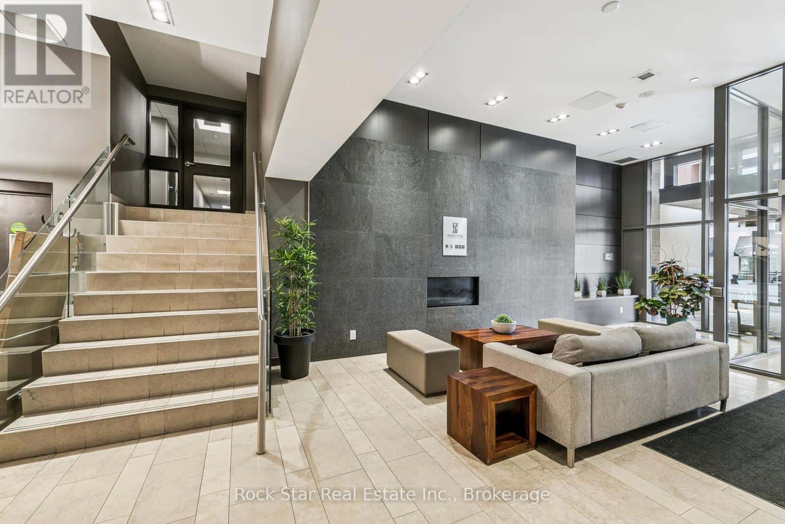 227 - 1940 IRONSTONE DRIVE — Burlington (Uptown), Ontario - Photo 3 of 40