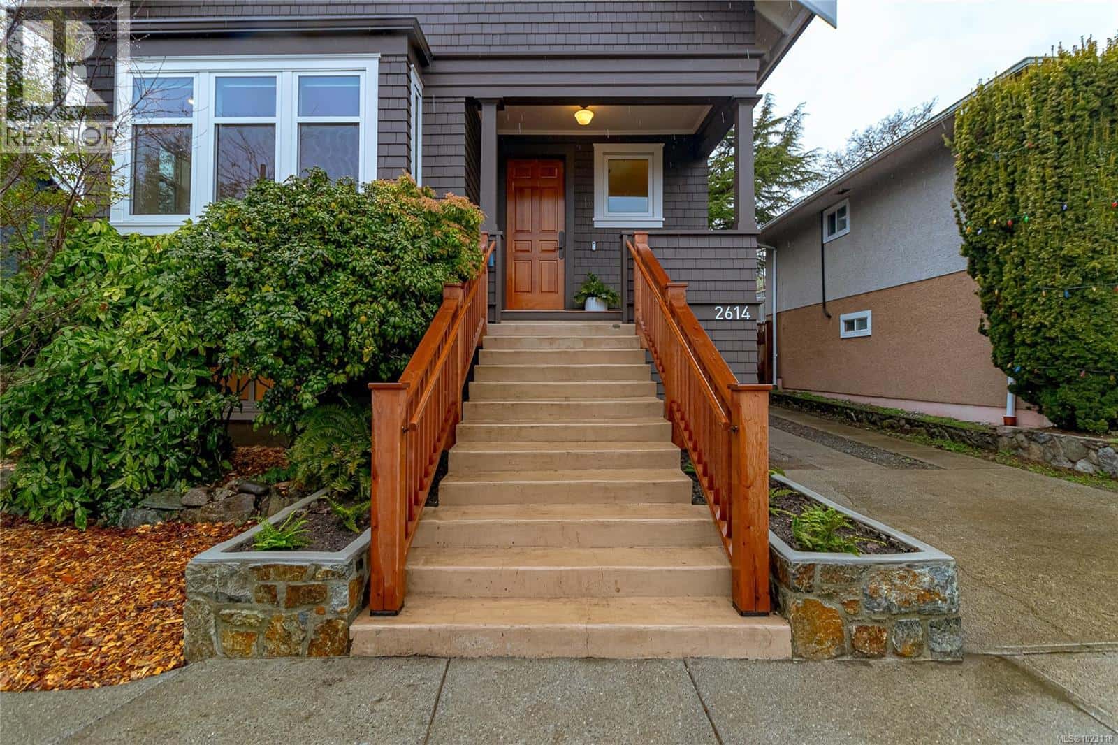 2614 Avebury Ave — Victoria, British Columbia - Photo 3 of 53