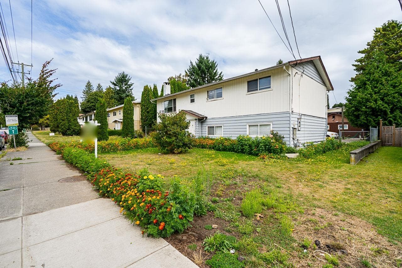 10038-10040 128 STREET — Surrey, British Columbia - Main photo