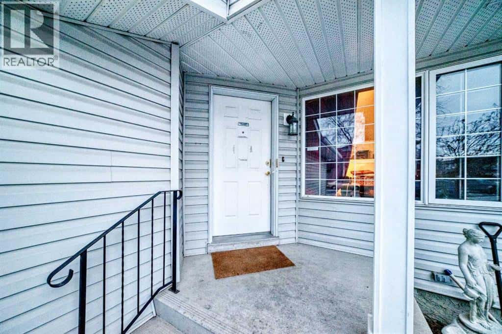 173 citidel hills Circle NW — Calgary, Alberta - Photo 2 of 40