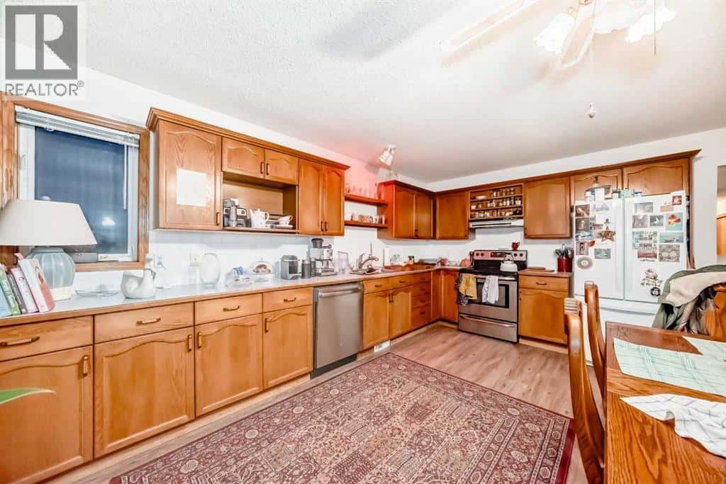 173 citidel hills Circle NW — Calgary, Alberta - Photo 4 of 40