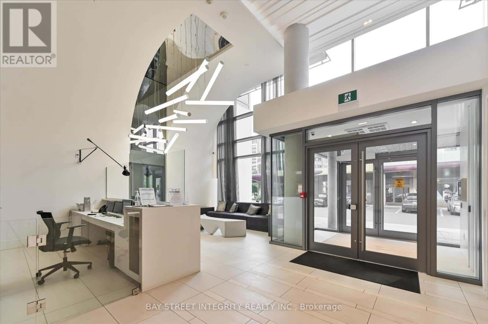 909 - 10 DE BOERS DRIVE — Toronto (York University Heights), Ontario - Photo 2 of 41