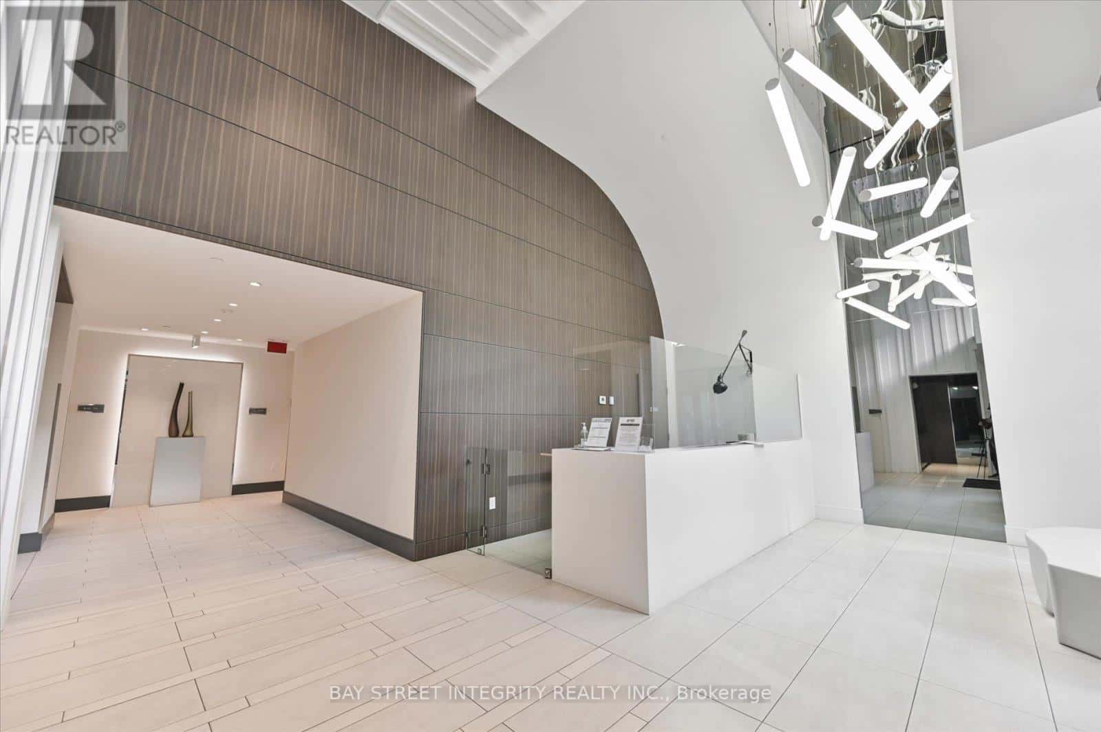 909 - 10 DE BOERS DRIVE — Toronto (York University Heights), Ontario - Photo 3 of 41