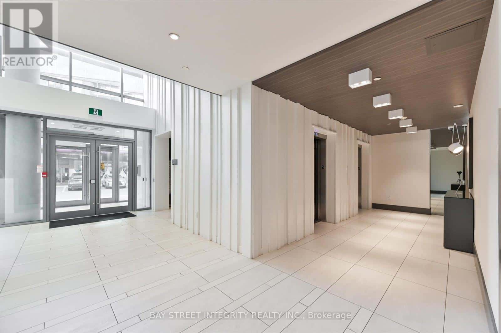 909 - 10 DE BOERS DRIVE — Toronto (York University Heights), Ontario - Photo 4 of 41