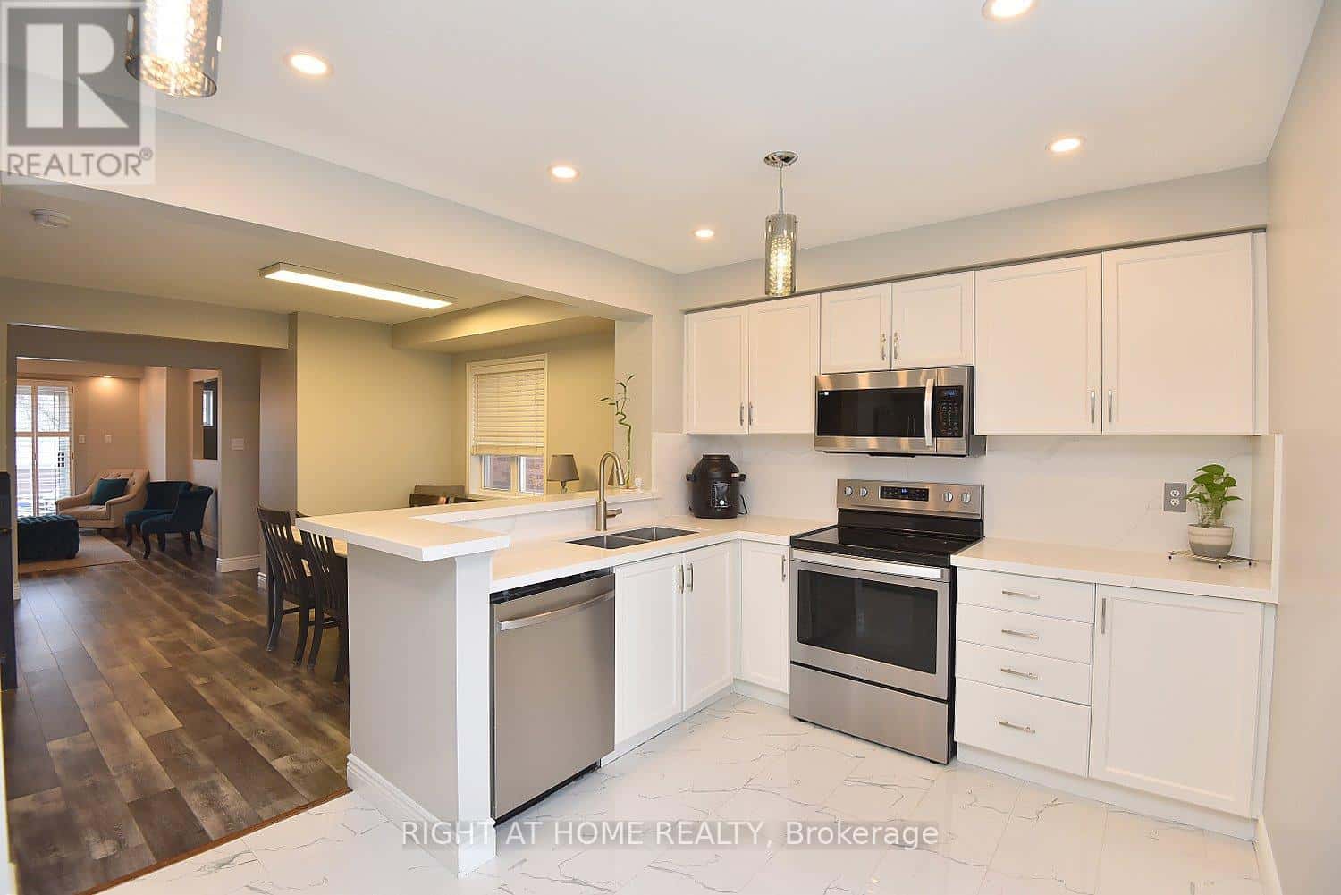 17 - 2531 NORTHAMPTON BOULEVARD — Burlington (Headon), Ontario - Photo 4 of 31