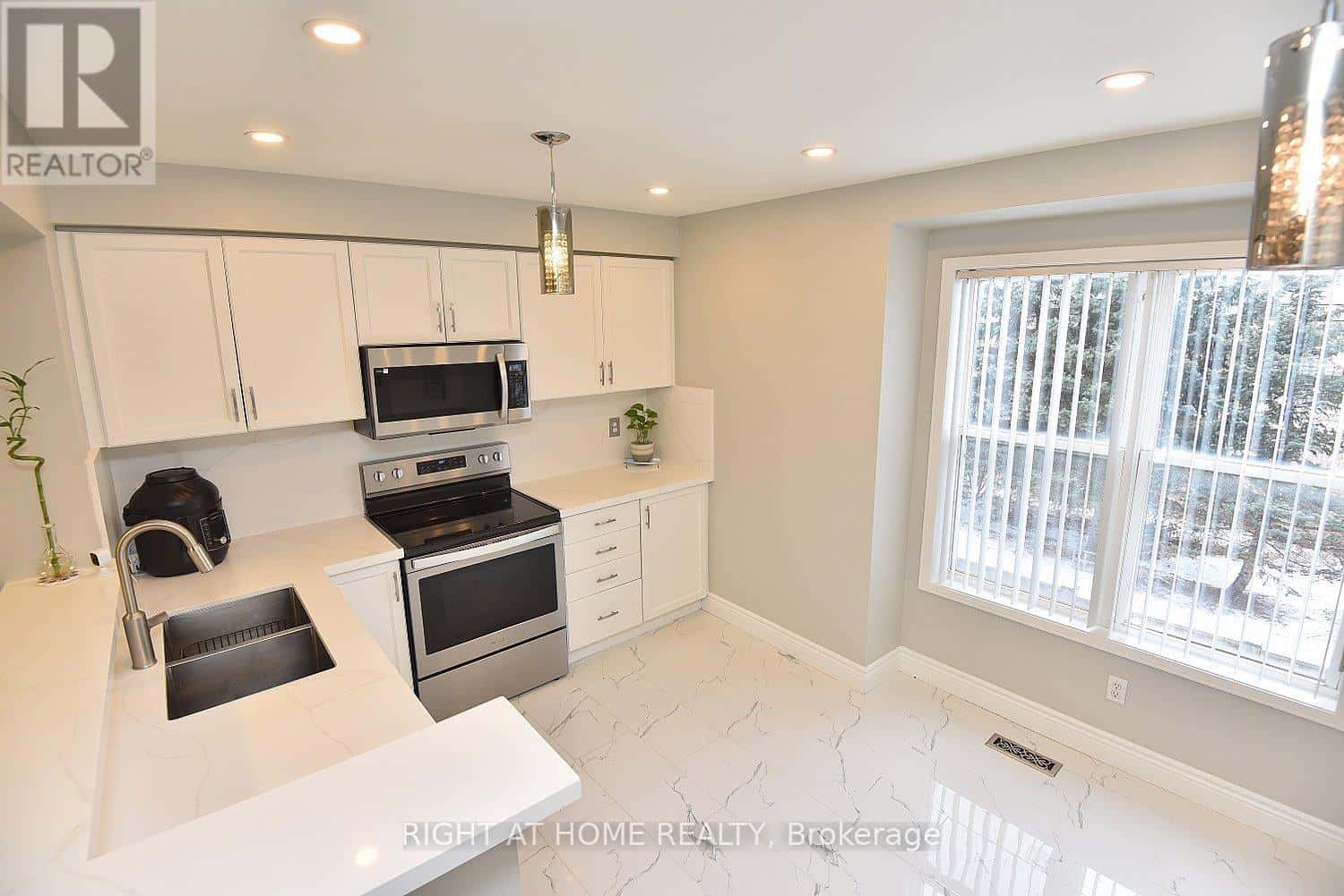 17 - 2531 NORTHAMPTON BOULEVARD — Burlington (Headon), Ontario - Photo 5 of 31