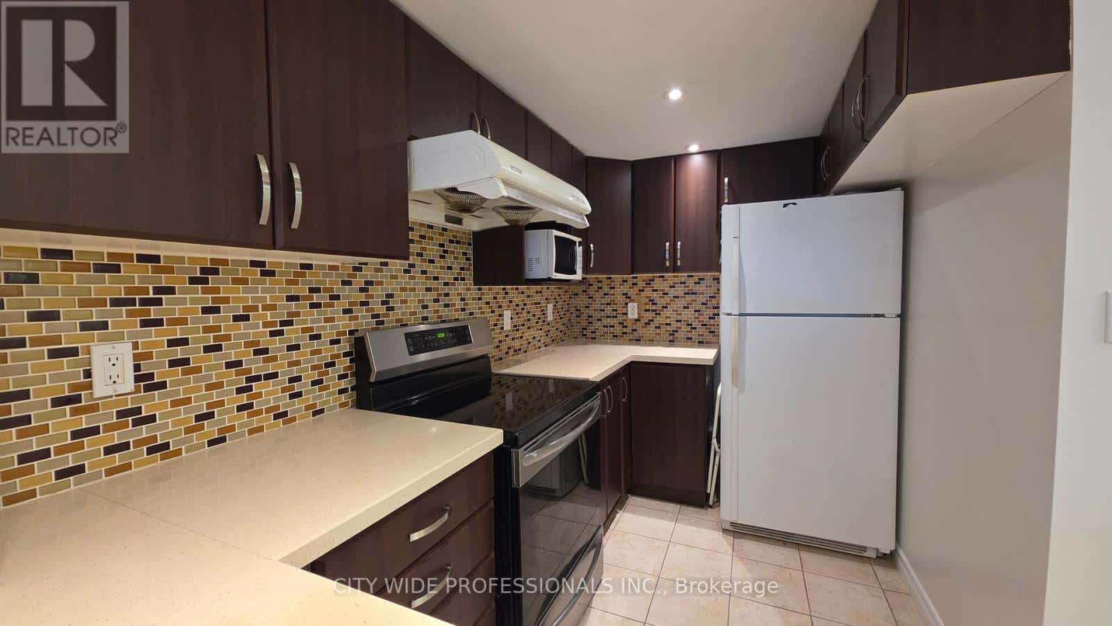 202 - 28 HOLLYWOOD AVENUE — Toronto (Willowdale East), Ontario - Photo 4 of 28