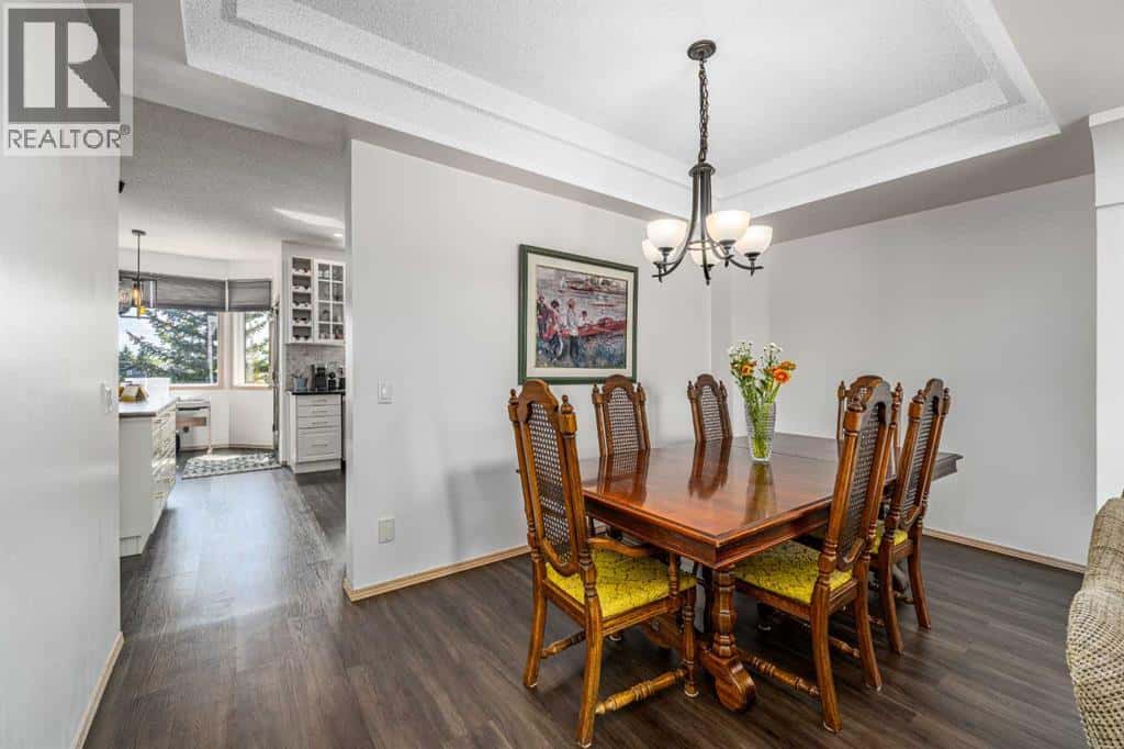 648 Scimitar Bay NW — Calgary, Alberta - Photo 5 of 32