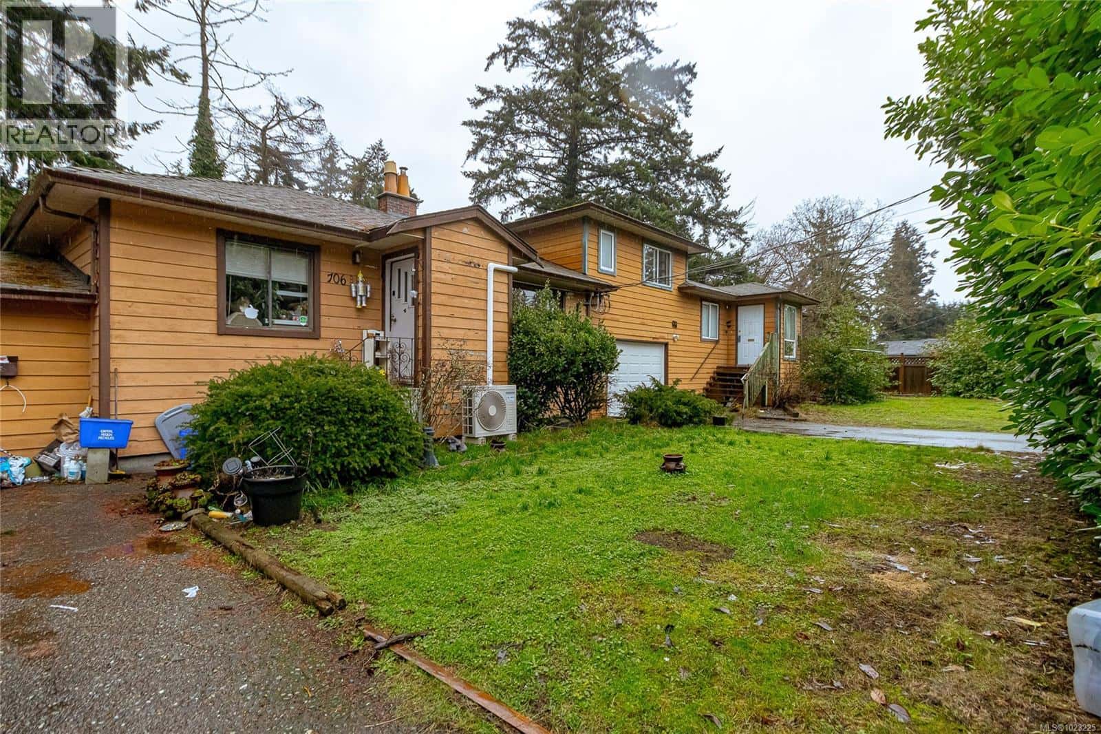 A & B 706 Donovan Ave — Colwood, British Columbia - Photo 2 of 31