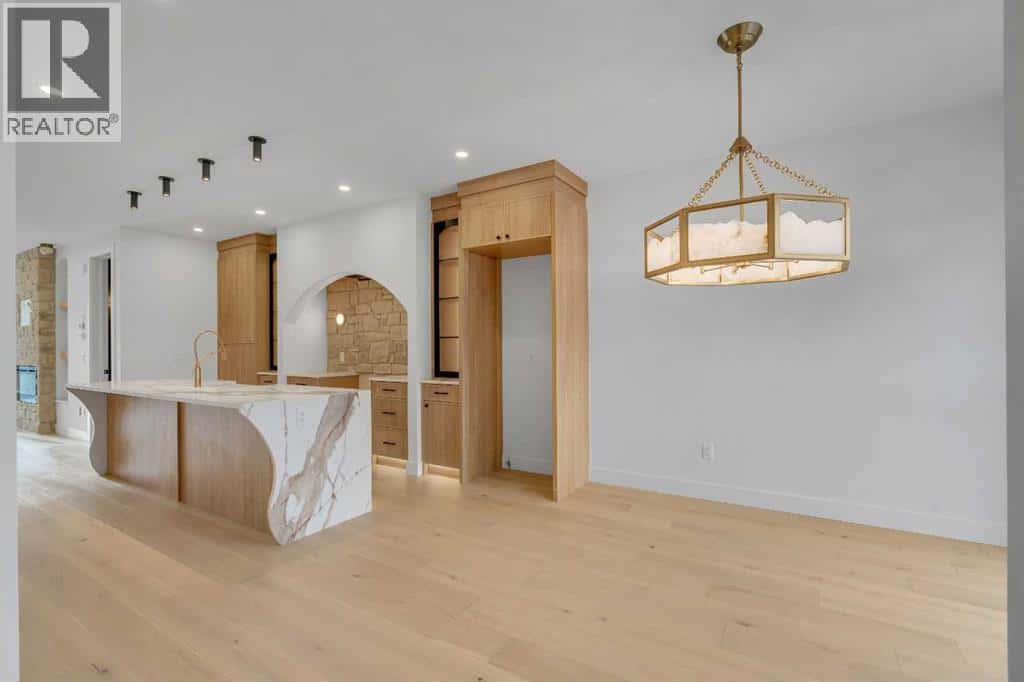 239 22 Avenue NE — Calgary, Alberta - Photo 4 of 49