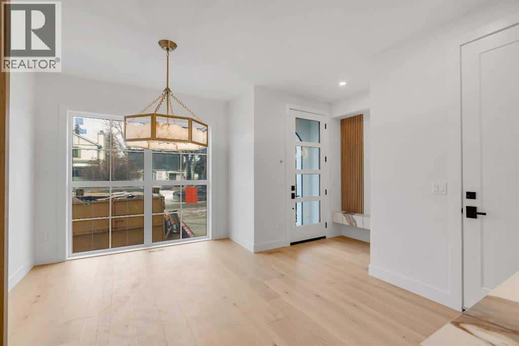 239 22 Avenue NE — Calgary, Alberta - Photo 5 of 49