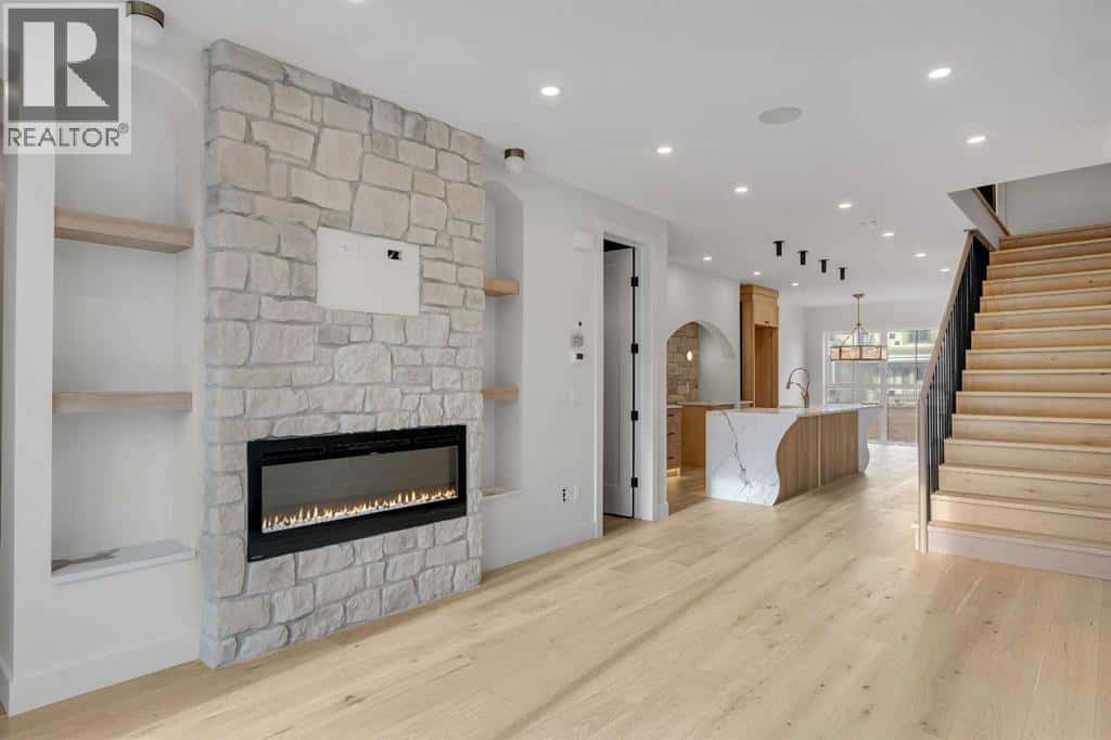 239 22 Avenue NE — Calgary, Alberta - Photo 3 of 49