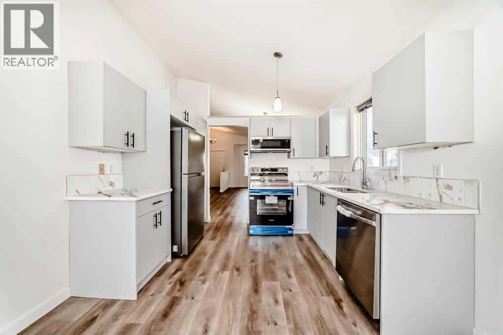 16218 Shawbrooke Road SW — Calgary, Alberta - Photo 4 of 50