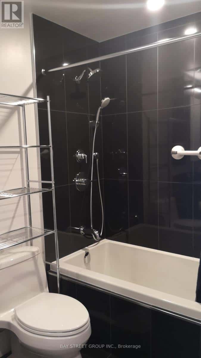 1103 - 125 BLUE JAYS WAY — Toronto (Waterfront Communities), Ontario - Photo 4 of 12