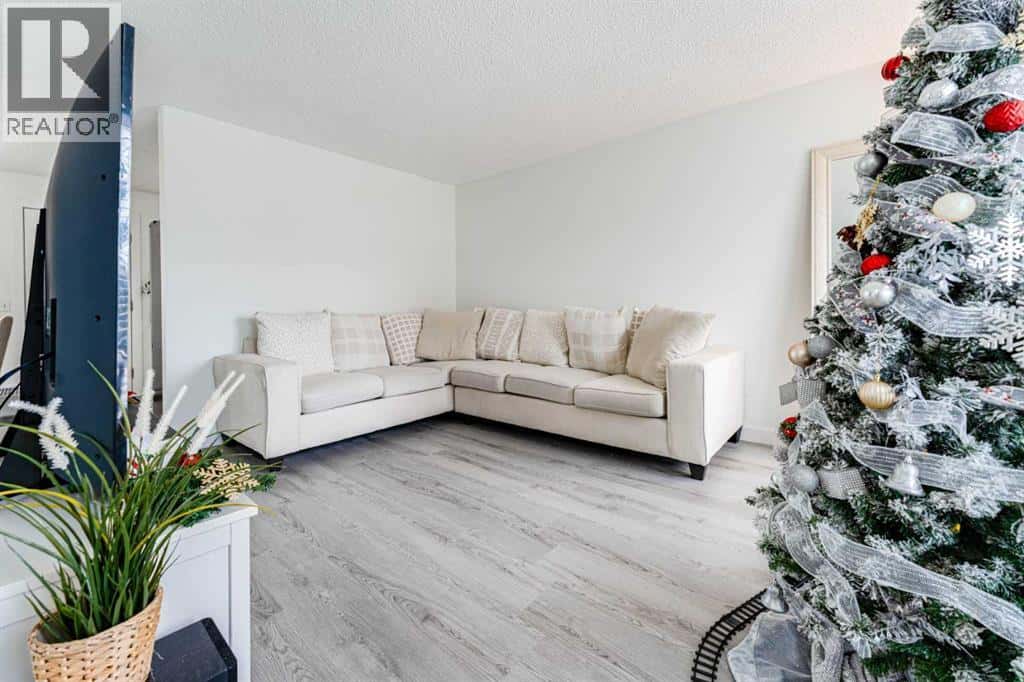 119 Falton Way NE — Calgary, Alberta - Photo 5 of 50