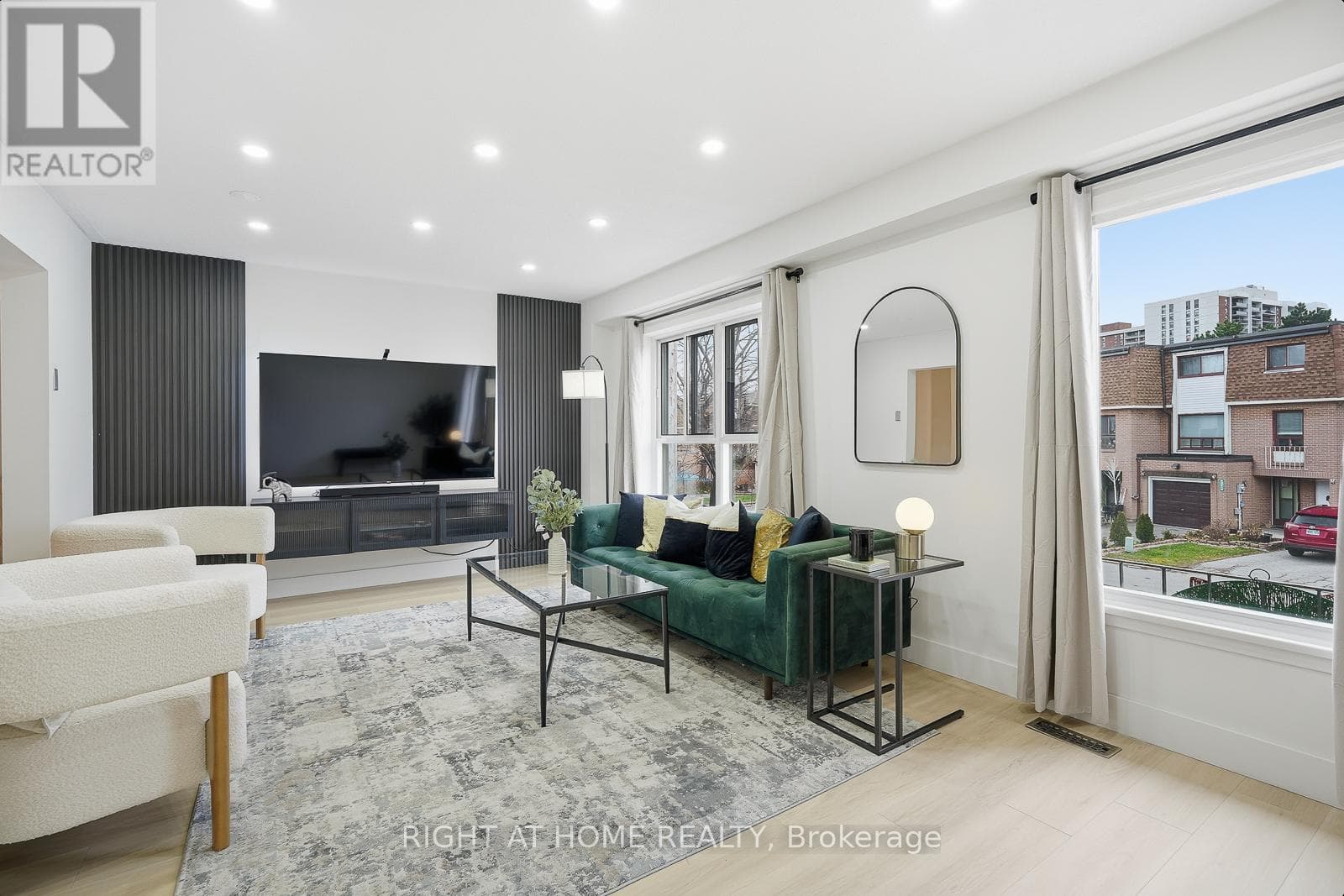 216 FLEETWOOD CRESCENT — Brampton (Southgate), Ontario - Main photo