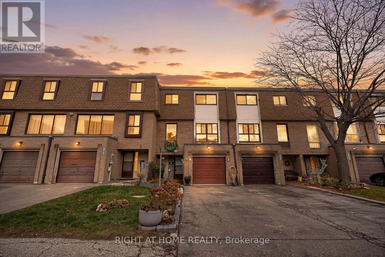 216 FLEETWOOD CRESCENT — Brampton (Southgate), Ontario - Photo 2 of 45