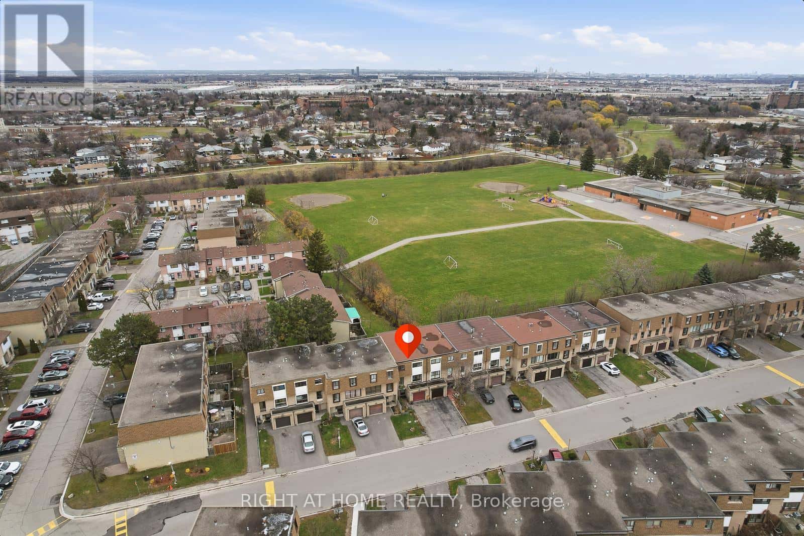 216 FLEETWOOD CRESCENT — Brampton (Southgate), Ontario - Photo 3 of 45