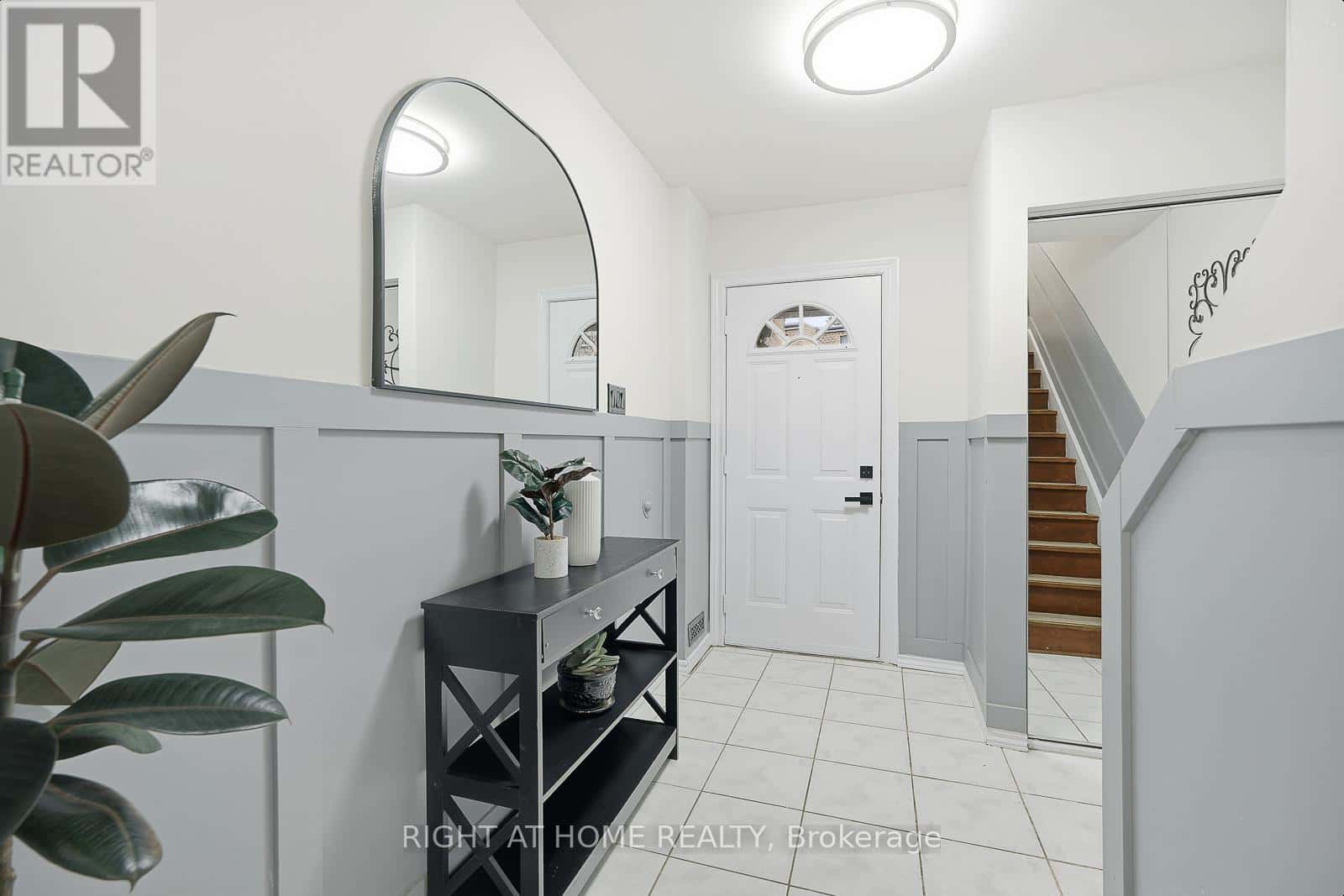 216 FLEETWOOD CRESCENT — Brampton (Southgate), Ontario - Photo 4 of 45