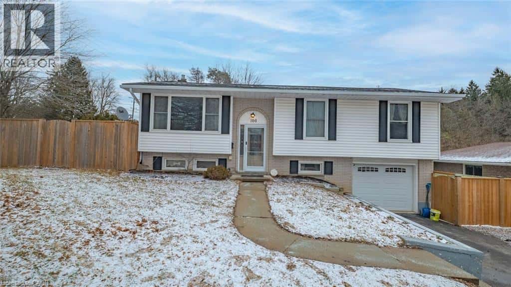 106 OAKWOOD Avenue — Simcoe, Ontario - Photo 4 of 50