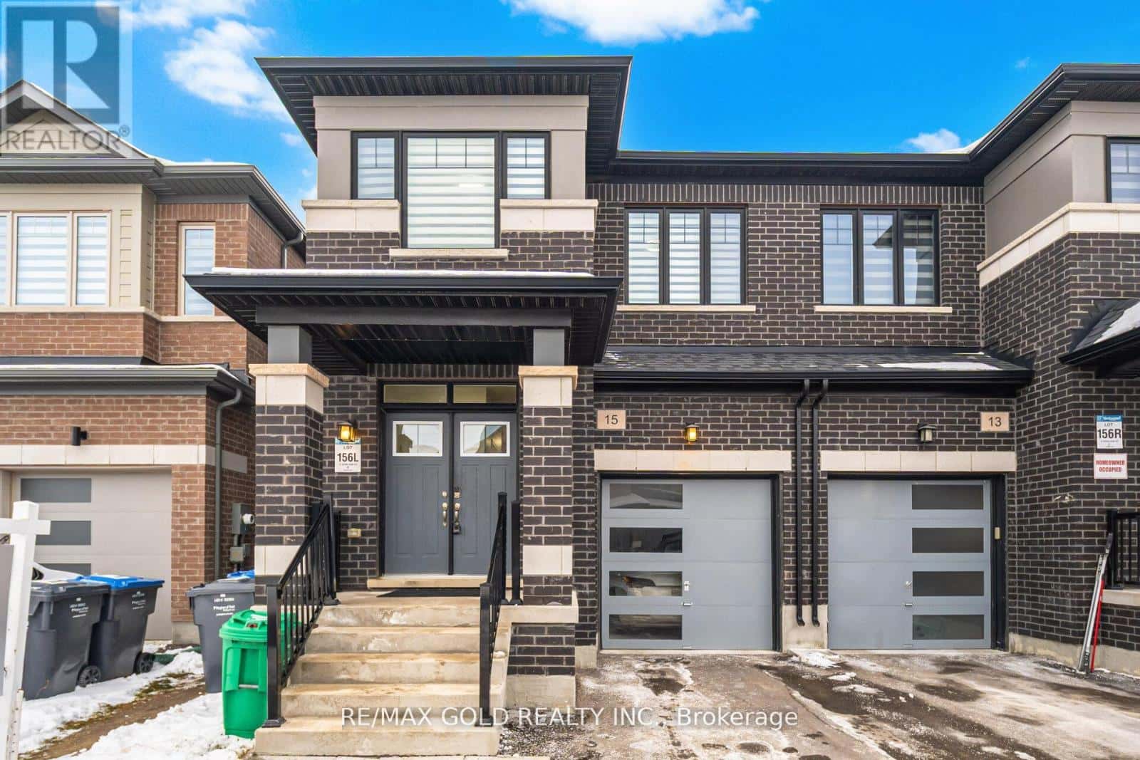 15 SPINLAND STREET — Caledon, Ontario - Photo 2 of 48