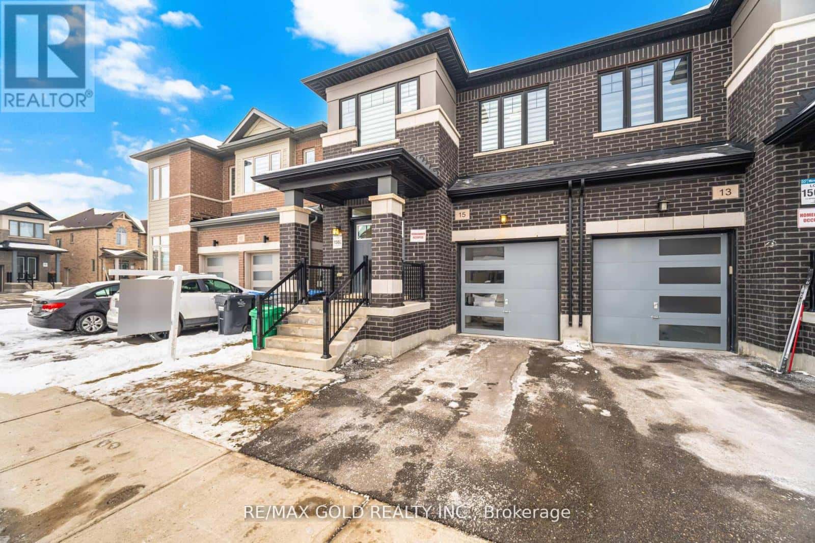 15 SPINLAND STREET — Caledon, Ontario - Photo 3 of 48