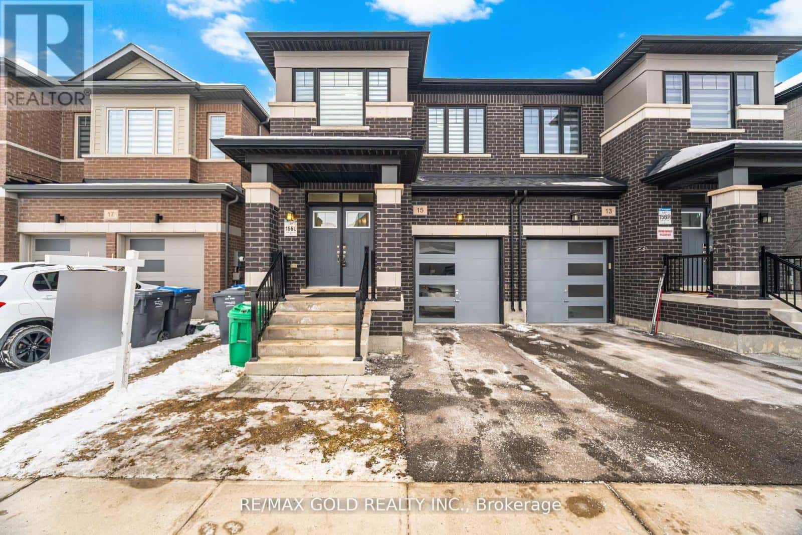 15 SPINLAND STREET — Caledon, Ontario - Photo 4 of 48