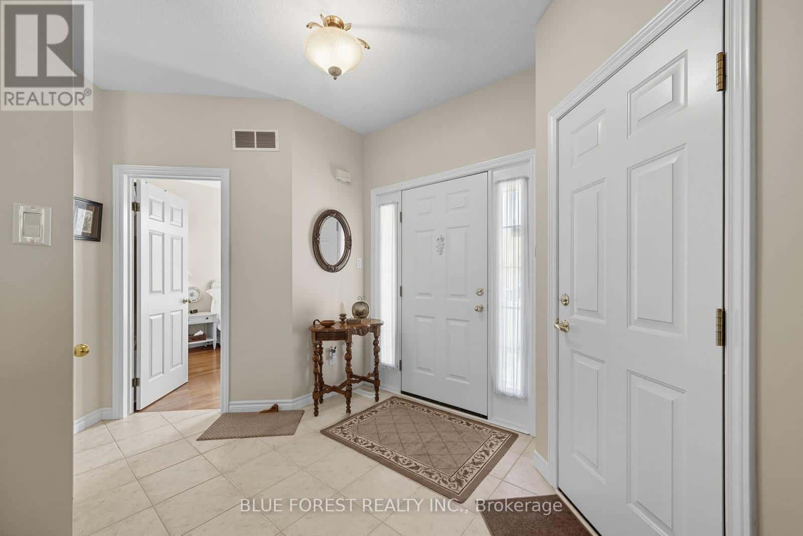 86 CALVERT LANE — Middlesex Centre (Ilderton), Ontario - Photo 5 of 39