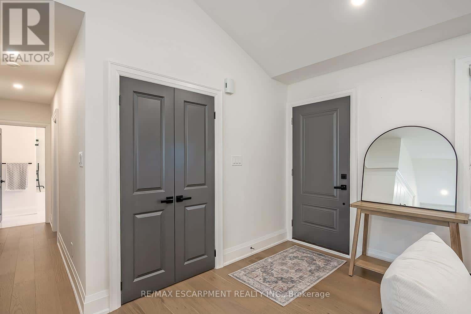 564 MAPLEHILL DRIVE — Burlington (Roseland), Ontario - Photo 5 of 47