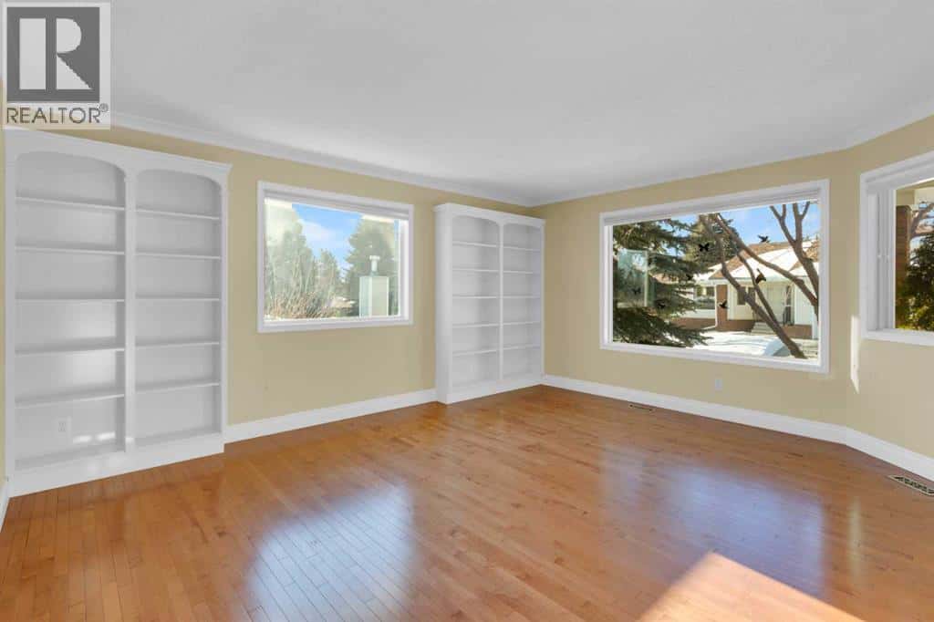 12 Vandoos Villas NW — Calgary, Alberta - Photo 3 of 32