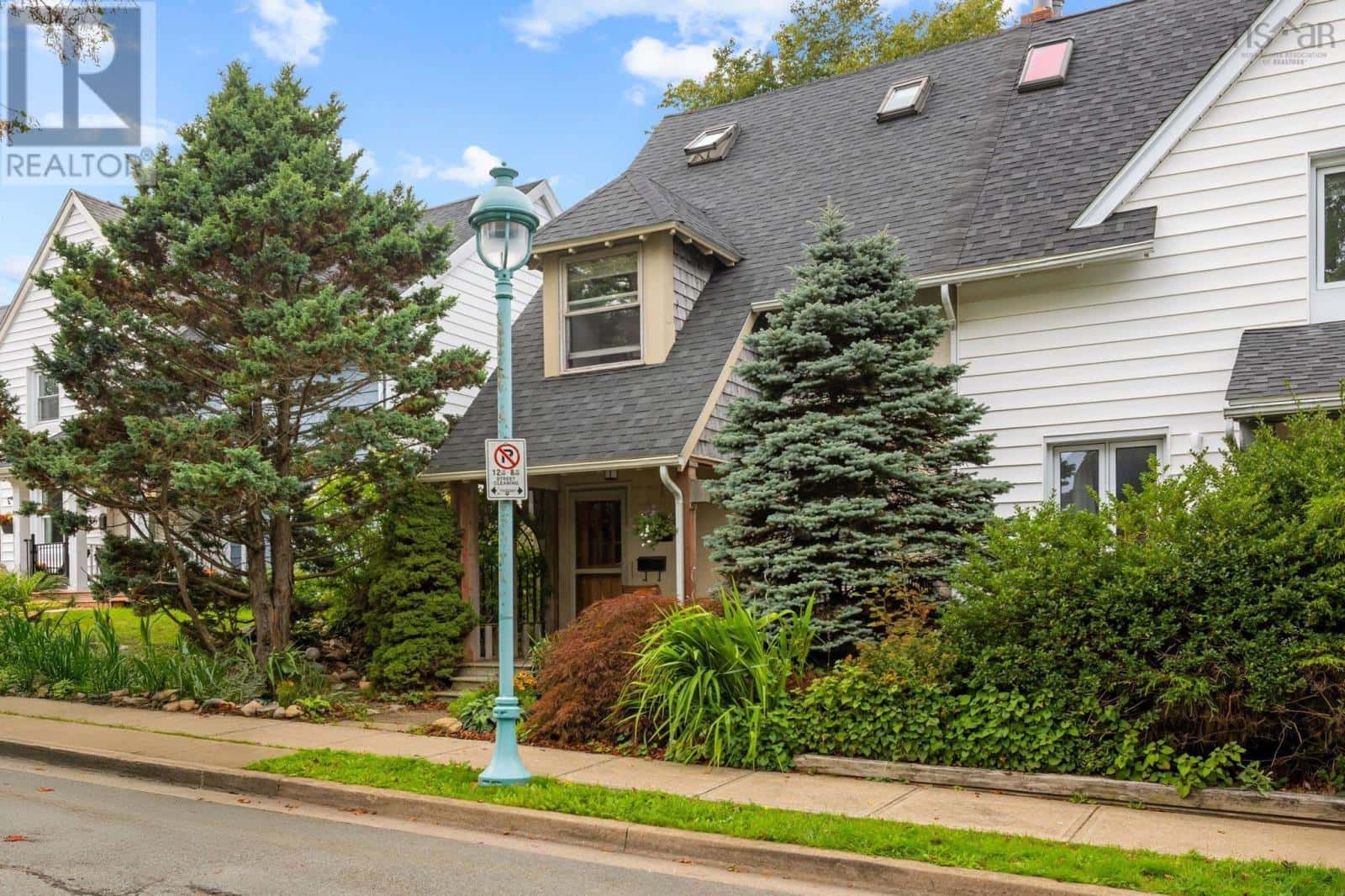 5523 Sebastian Pl — Halifax, Nova Scotia - Photo 2 of 50