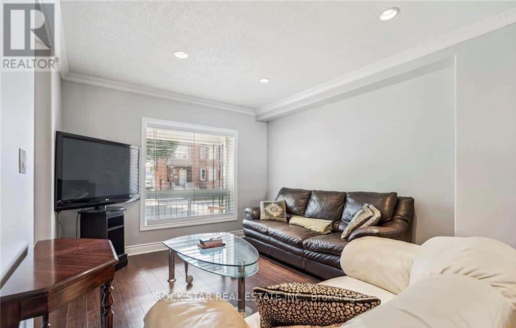 34 CLIFF AVENUE — Hamilton (Eastmount), Ontario - Photo 2 of 15