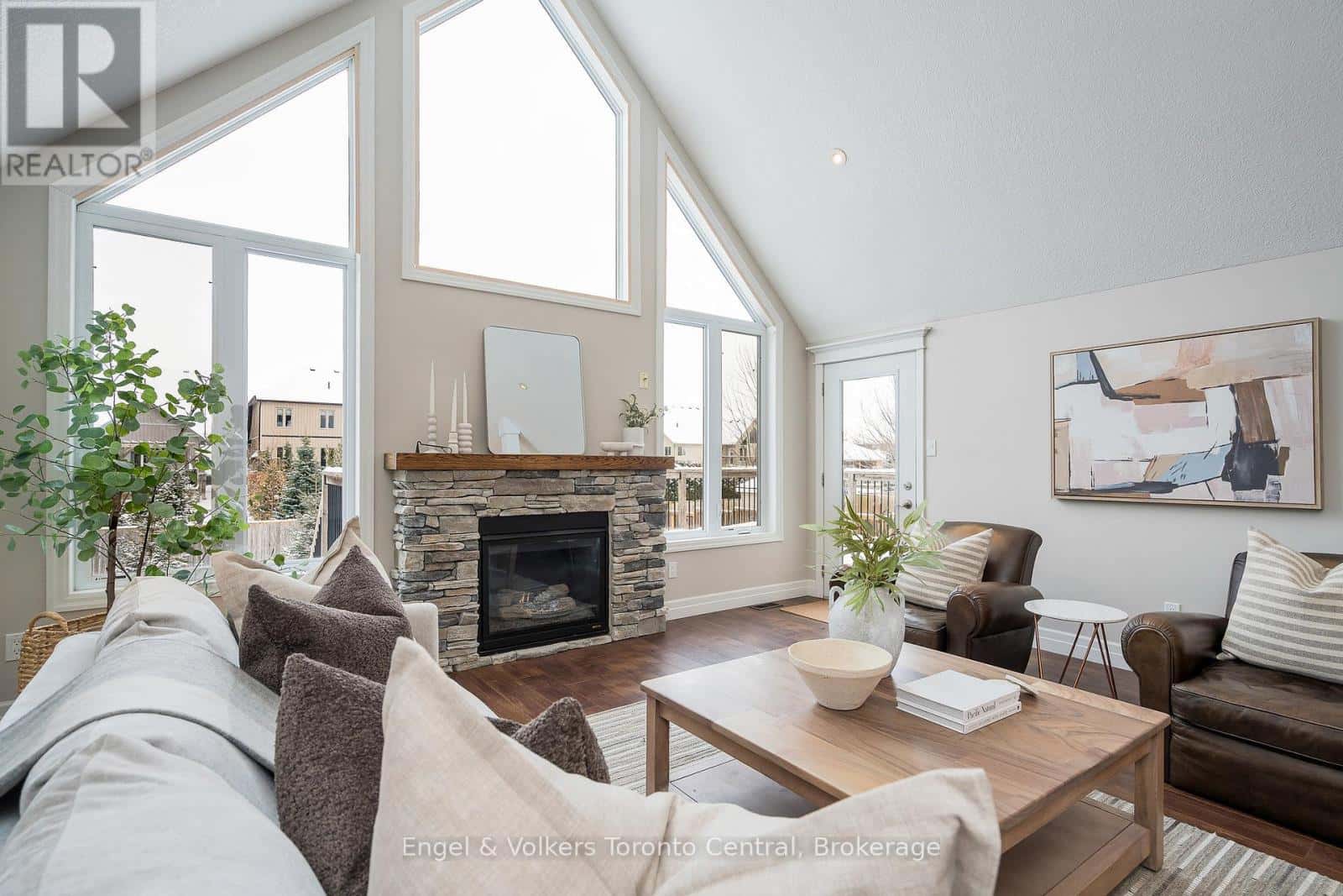 34 FINDLAY DRIVE — Collingwood, Ontario - Photo 3 of 45