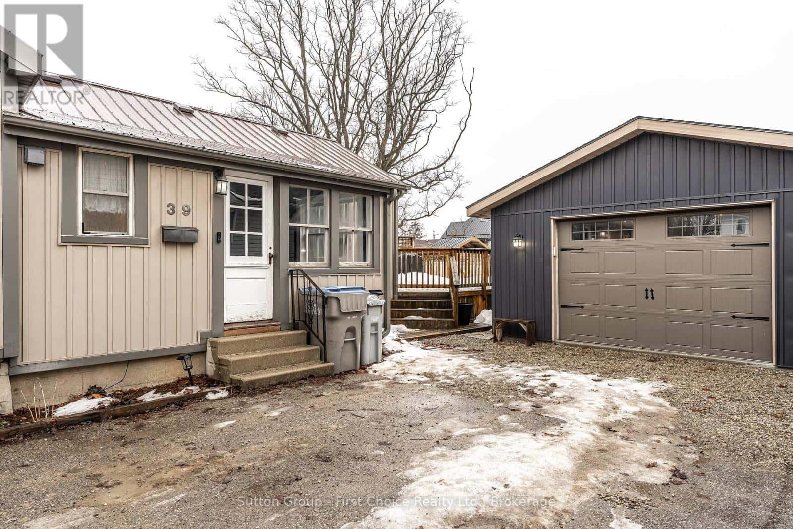 39 WILLIAM ST STREET — St. Marys, Ontario - Photo 3 of 46