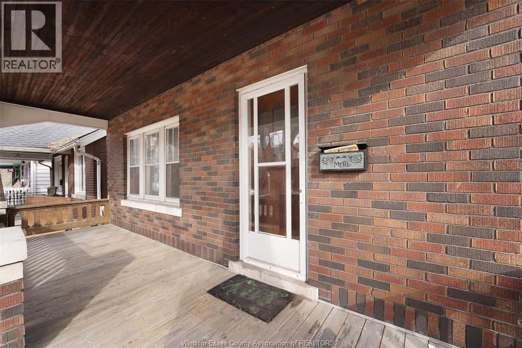 1184 BRUCE AVENUE — Windsor, Ontario - Photo 4 of 33