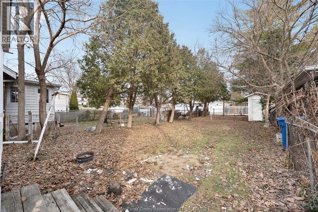 1184 BRUCE AVENUE — Windsor, Ontario - Photo 5 of 33