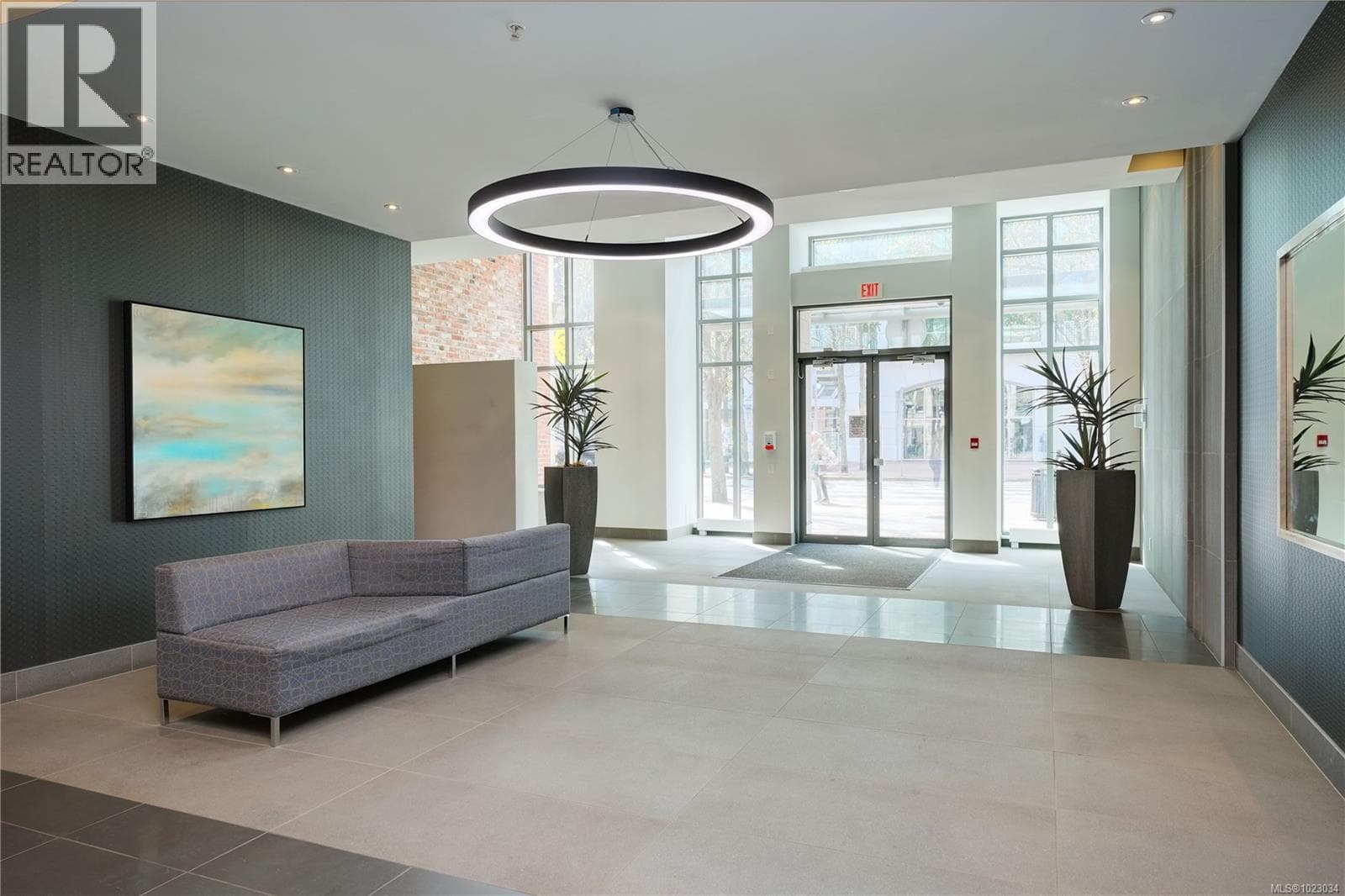 910 728 Yates St — Victoria, British Columbia - Main photo