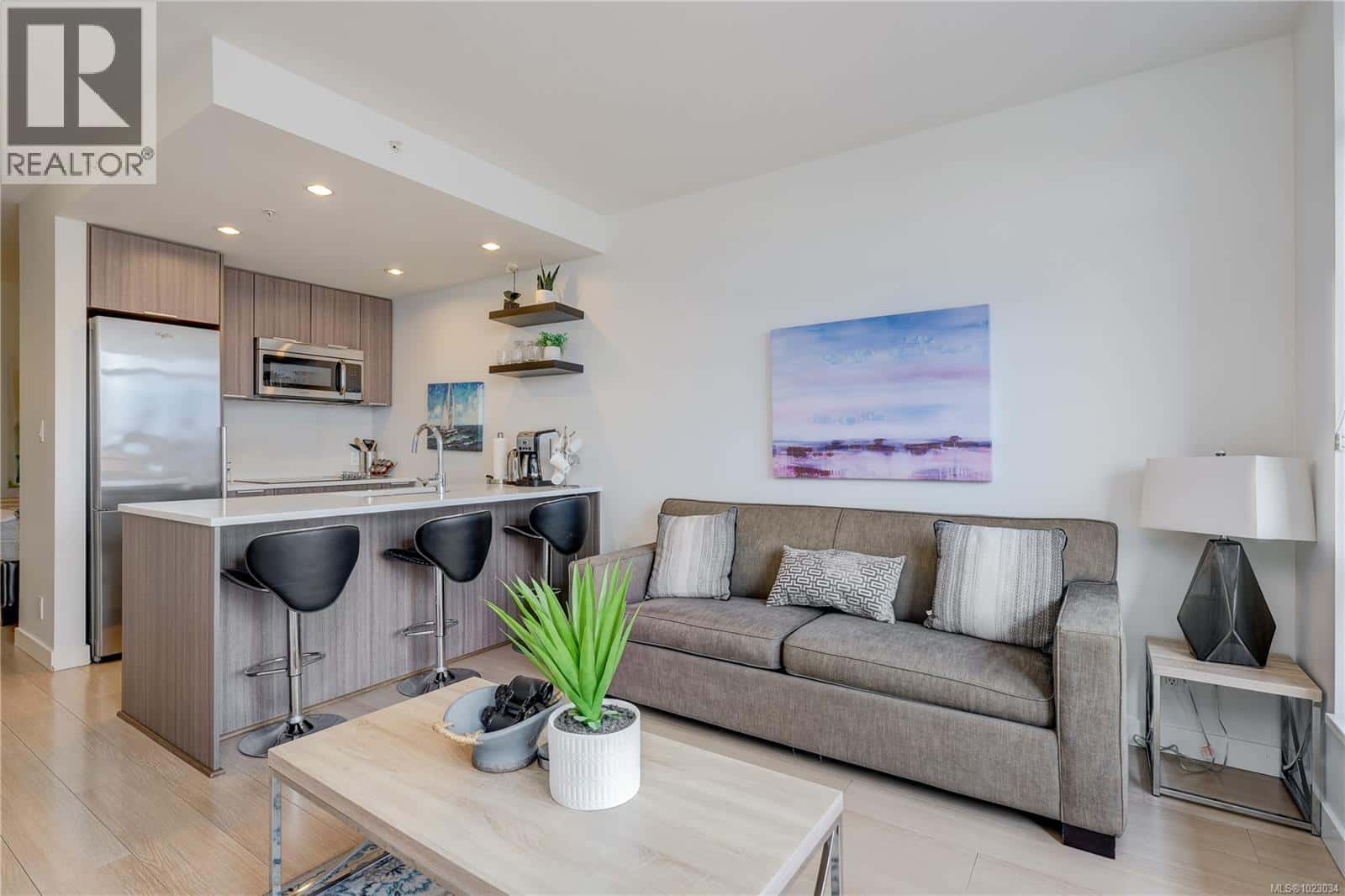 910 728 Yates St — Victoria, British Columbia - Photo 5 of 25