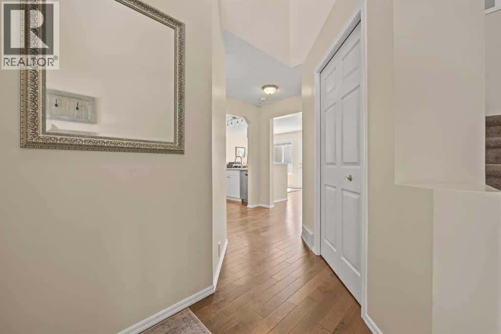 71 Somercrest Close SW — Calgary, Alberta - Photo 3 of 32