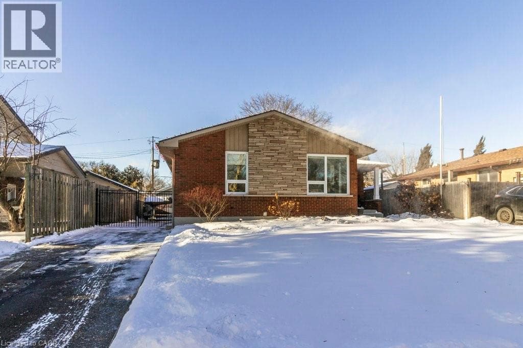 22 REDWING Road — Hamilton, Ontario - Main photo
