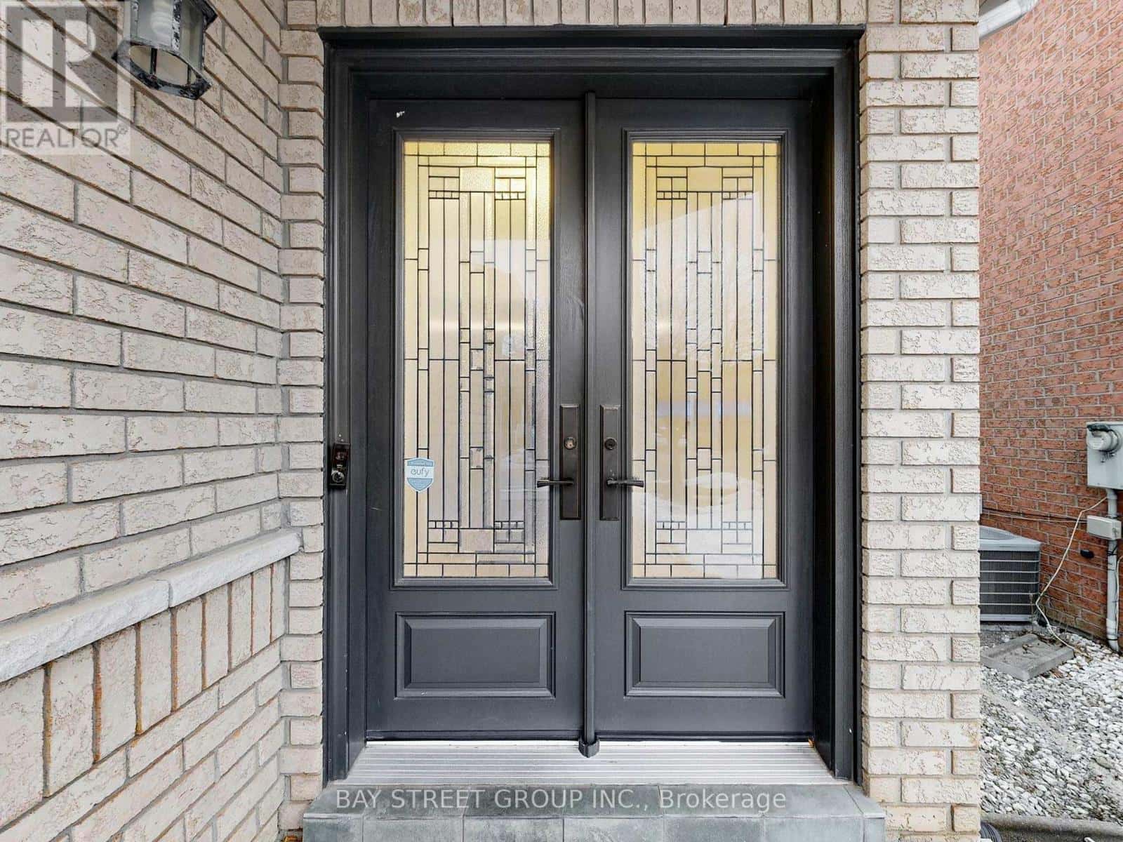 43 ROYAL APPIAN CRESCENT — Vaughan (Patterson), Ontario - Photo 2 of 38