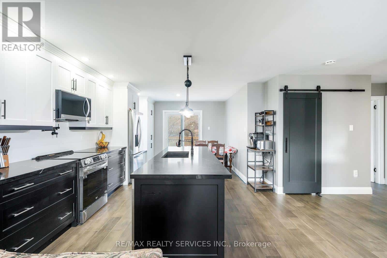 1 ACORN CRESCENT — Wasaga Beach, Ontario - Photo 2 of 35